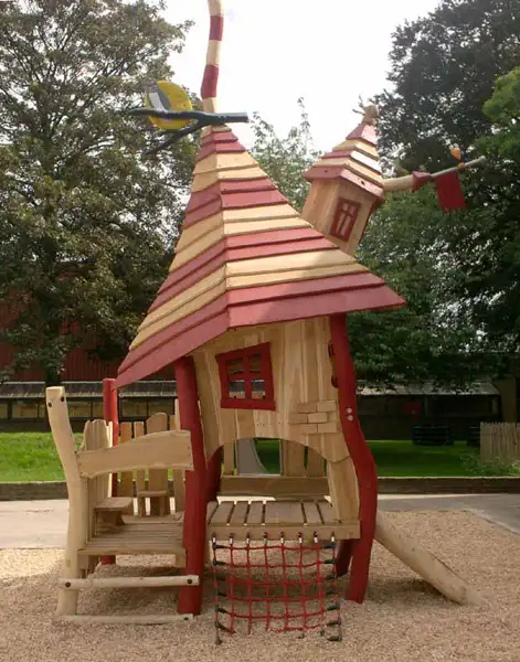 PETIT CHÂTEAU PENCHÉ SPIELART